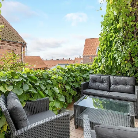 5 Bedroom Beautiful In Apartamento