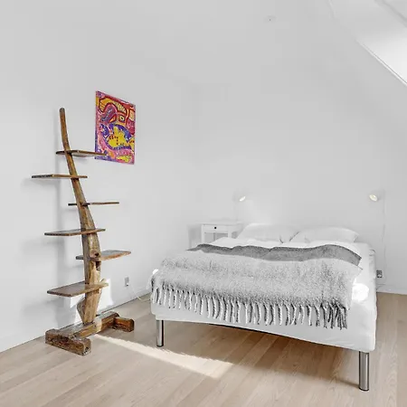5 Bedroom Beautiful In *